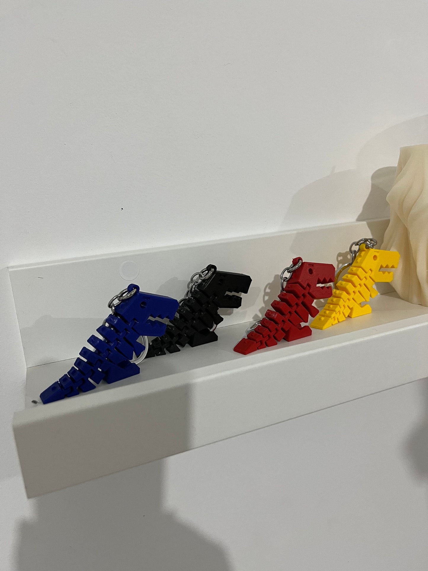 Flexible Dinosaur Keychain - 3D Printed Fidget Toy - Cute Dino Party Favor for Kids - Birthday Gift for Boys & Girls - Sensory Keyring